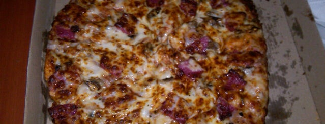 Debonairs pizza is one of สถานที่ที่บันทึกไว้ของ Kimmie.