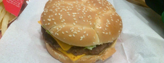 McDonald's is one of Locais curtidos por L Patrick.