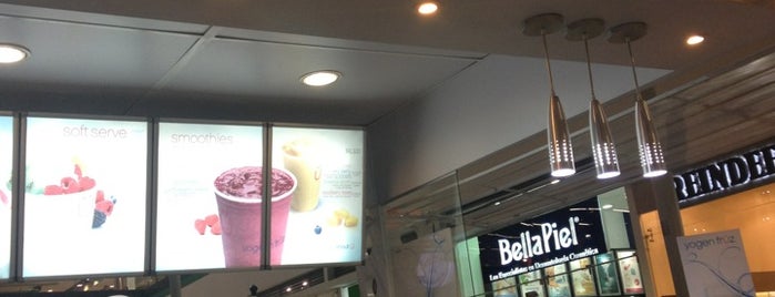 Yogen fruz CC Calima is one of Santiago'nun Beğendiği Mekanlar.