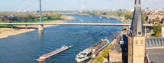 Düsseldorf is one of สถานที่ที่บันทึกไว้ของ Hakan.
