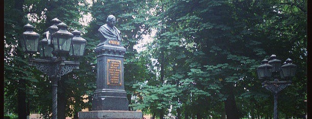 Сквер Гоголя is one of Lieux qui ont plu à Андрей.