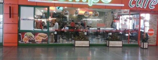 Tempo Cafe is one of Locais curtidos por Sultan.