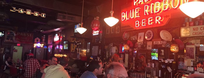 Moe's and Joe's Tavern is one of Atlanta Bar Trivia.