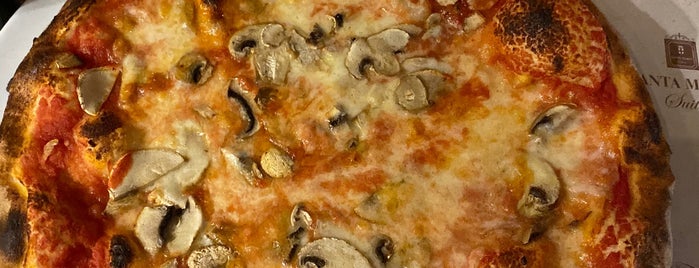 Pizzeria Naturale is one of Lugares favoritos de Marco.