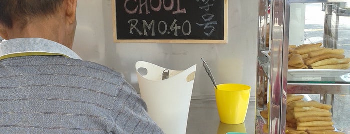 Apom Chooi 老字號 is one of Food + Drinks Critics' [Malaysia].