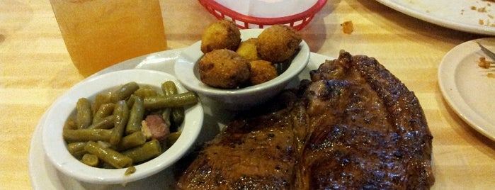 Sodolak's Beefmasters Restaurant is one of Posti che sono piaciuti a Percella.