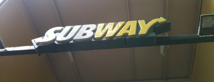 Subway is one of Locais curtidos por Luis.