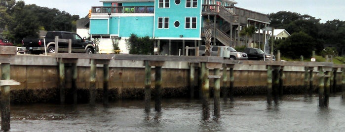 The Inlet View Bar & Grill is one of Carolinaさんのお気に入りスポット.