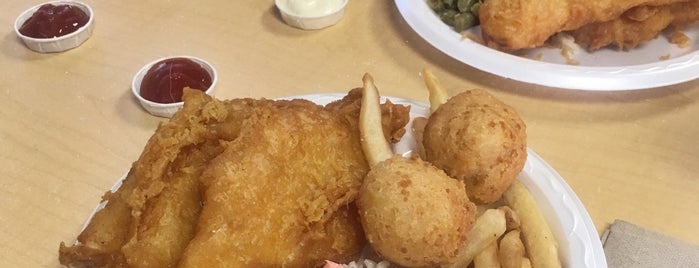 Long John Silver's is one of places to eat.
