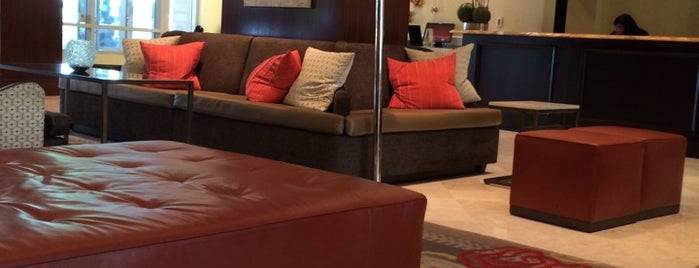 Marriot Sugar Land Concierge Lounge is one of Tempat yang Disukai Nadia.