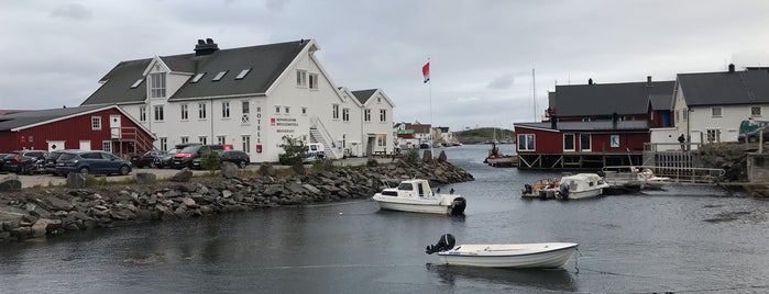 Henningsvær Bryggehotell is one of Отели.