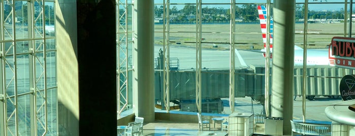 United Club is one of Airport Lounges.