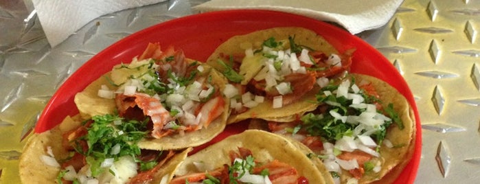 Tacos La Castellana is one of สถานที่ที่ Thelma ถูกใจ.