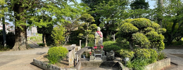 中嶋山 住吉寺 is one of 寺社.