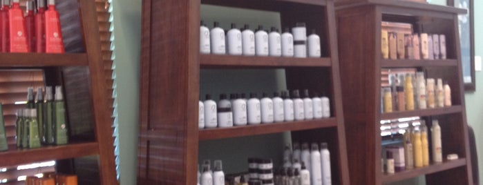 Evolution Salon and Day Spa is one of Lugares favoritos de Carmie.