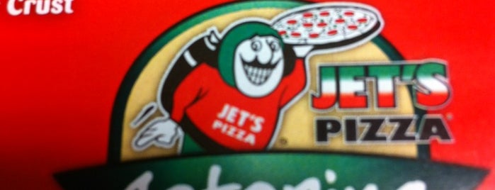 Jet's Pizza is one of สถานที่ที่ Inez ถูกใจ.