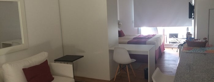 Mérit Montevideo Apart & Suites is one of สถานที่ที่ Paola ถูกใจ.