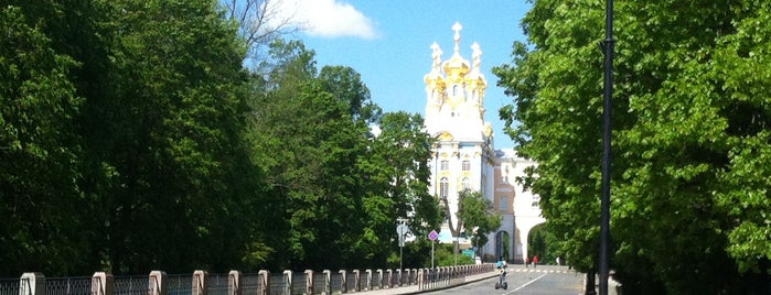Pushkin is one of Пешком по Петербургу.