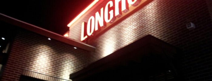 LongHorn Steakhouse is one of Tempat yang Disukai Ebonee.