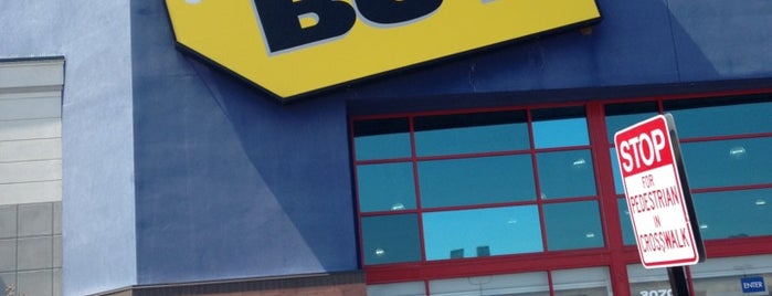 Best Buy is one of Jason'un Beğendiği Mekanlar.