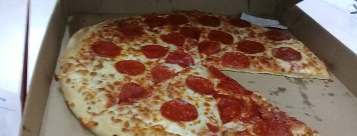 Little Caesars Pizza is one of Angelica : понравившиеся места.