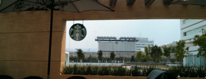 Starbucks is one of Locais curtidos por Alejandra.