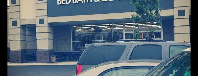 Bed Bath & Beyond is one of สถานที่ที่ Tim ถูกใจ.