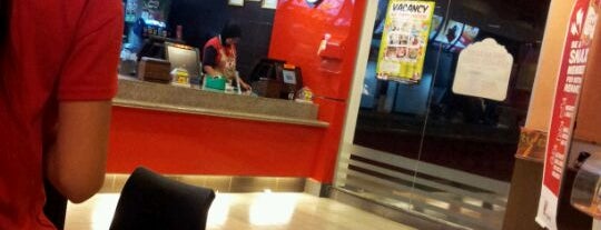KFC Tanjong Karang is one of ꌅꁲꉣꂑꌚꁴꁲ꒒'ın Beğendiği Mekanlar.