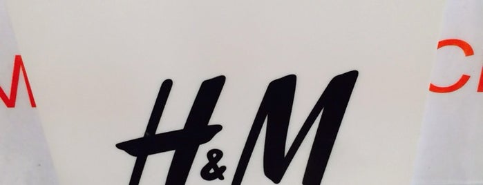 H&M is one of Lieux qui ont plu à Winda.