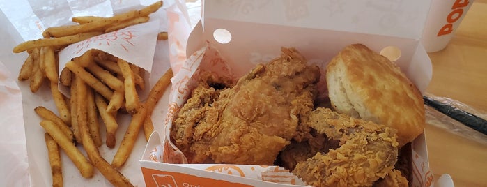 Popeyes Louisiana Kitchen is one of Lugares favoritos de Andrew.