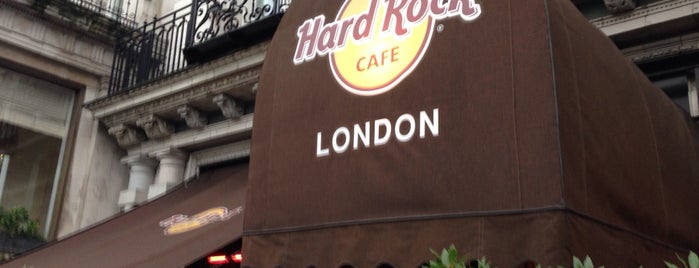 Hard Rock Cafe London is one of 41 cosas que no puedes perderte en Londres.