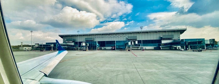 Злітна смуга аеропорту «Одеса» is one of Tempat yang Disimpan Oleksandr.