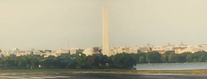 Ronald Reagan Washington National Airport (DCA) is one of Lieux qui ont plu à Colin.