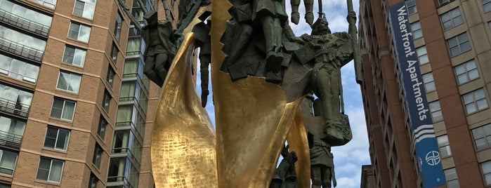 The National Katyn Memorial is one of Posti che sono piaciuti a Colin.