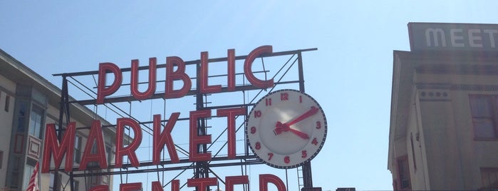 Pike Place Fish Market is one of Colinさんのお気に入りスポット.