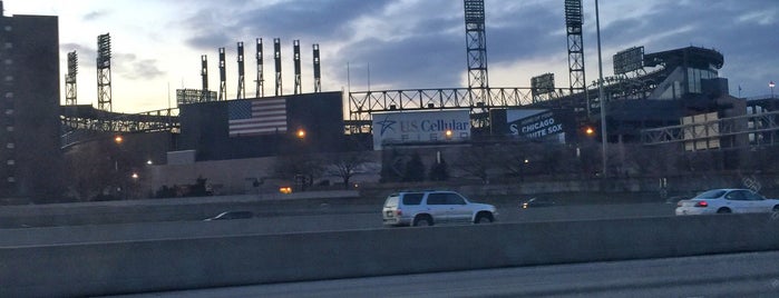 Guaranteed Rate Field is one of Locais curtidos por Colin.
