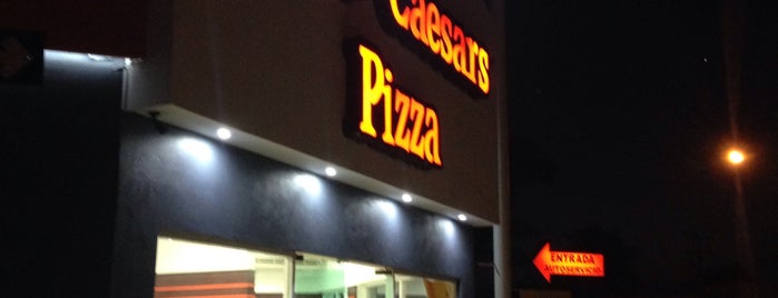 Little Caesars Pizza is one of สถานที่ที่ Sarah ถูกใจ.