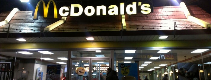 McDonald's is one of สถานที่ที่ Moses ถูกใจ.