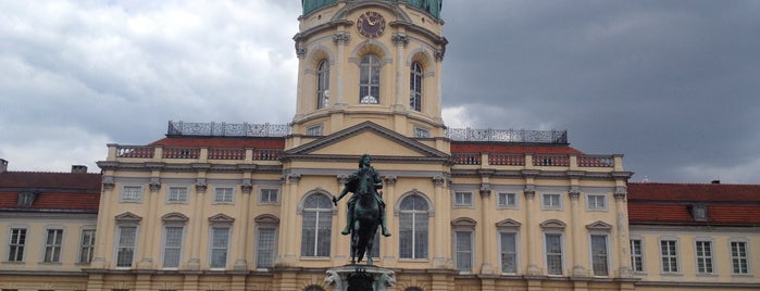 Palacio de Charlottenburg is one of Berlin.