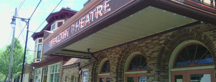 Wealthy Theatre is one of Tempat yang Disukai James.