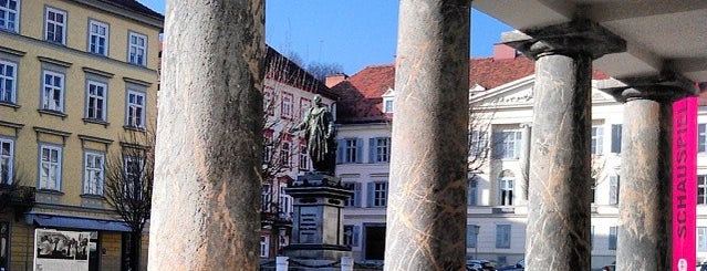 Schauspielhaus Graz is one of สถานที่ที่ Lukas ถูกใจ.