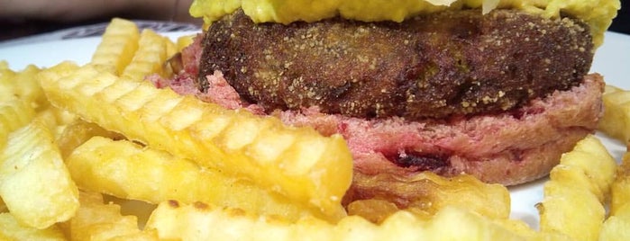 Black Burger is one of สถานที่ที่บันทึกไว้ของ Julia.