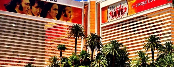 The Mirage Hotel & Casino is one of Tempat yang Disimpan Barry.