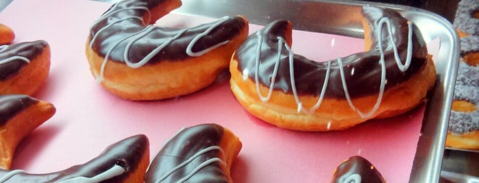 Dunkin' Donuts is one of Lieux qui ont plu à Faisal.