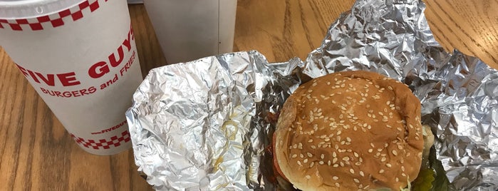 Five Guys is one of Amegさんのお気に入りスポット.
