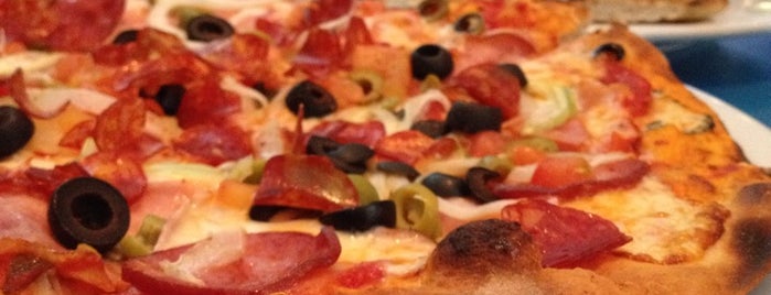 Brava Pizza & Espuma is one of Los restaurantes mejores puntuados. NOVIEMBRE.