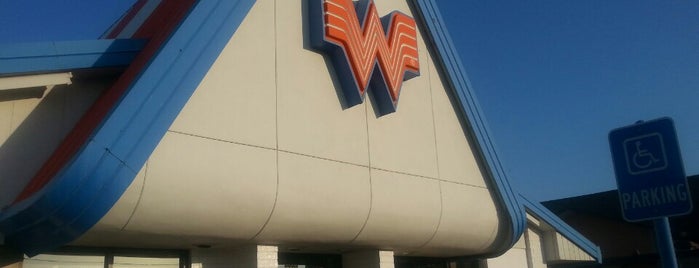 Whataburger is one of Devinさんのお気に入りスポット.