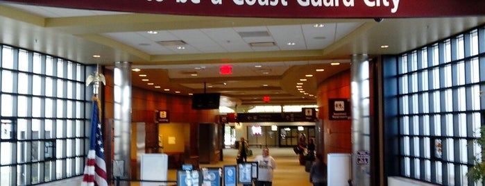 Cherry Capital Airport (TVC) is one of Posti che sono piaciuti a Diane.