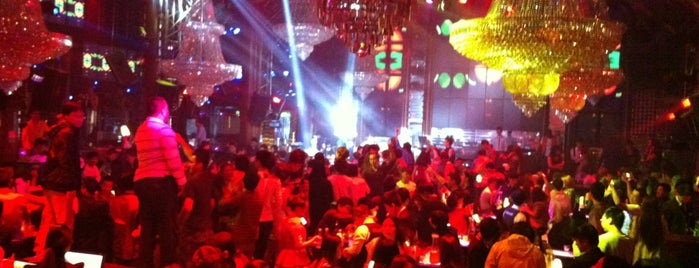 CatWalk DISCO&CLUB | 国际跳舞俱乐部 is one of E. Levent’s Liked Places.