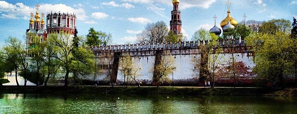 Monasterio Novodévichi is one of UNESCO World Heritage Sites.